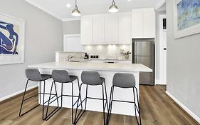Stylish, Sunny & Spacious 2 Bedroom Apartment, Mosman